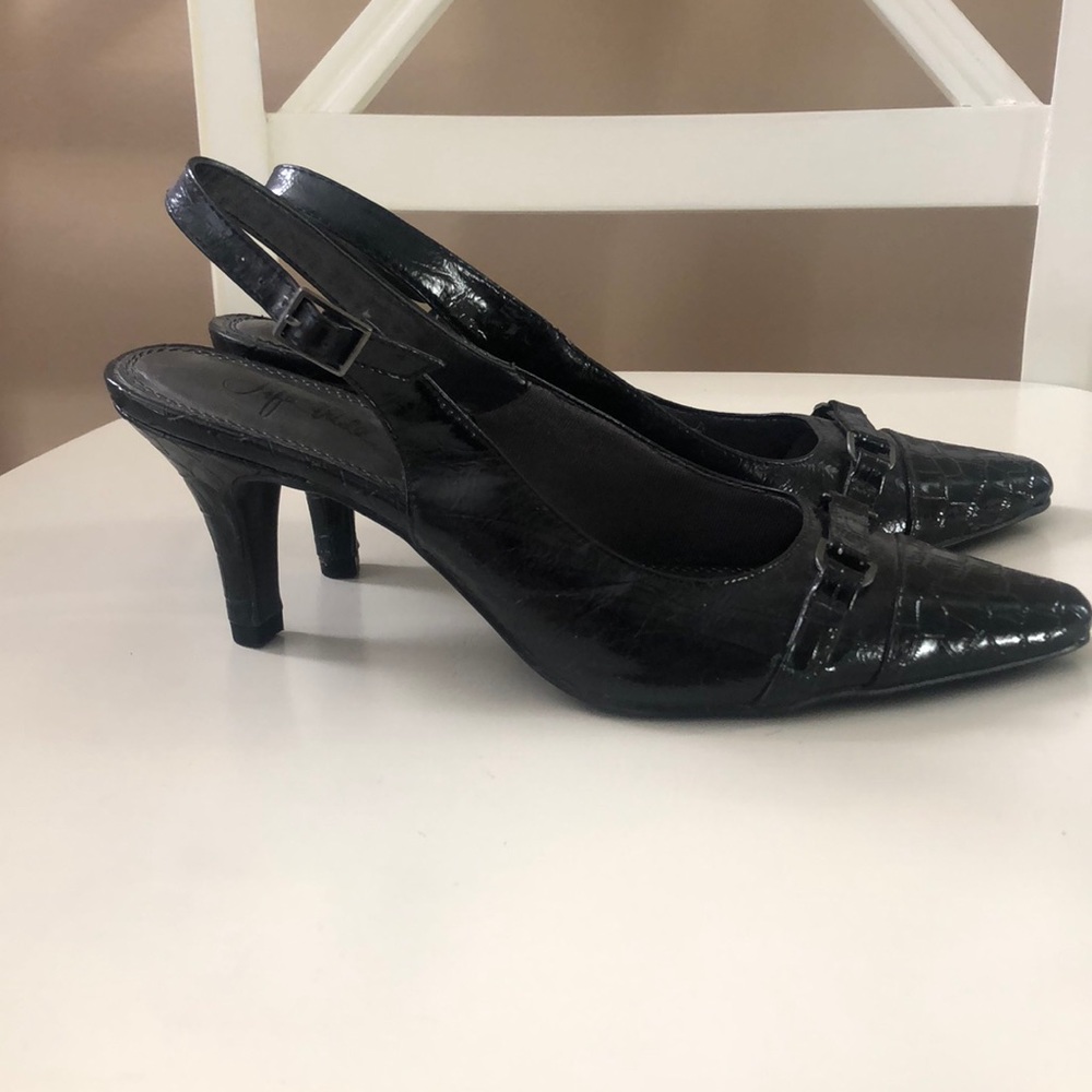 Heels - Picture 1 of 4